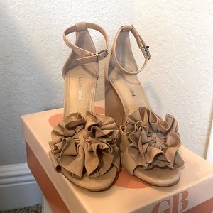 Gianni Bini tan suede floral heel size 7.5